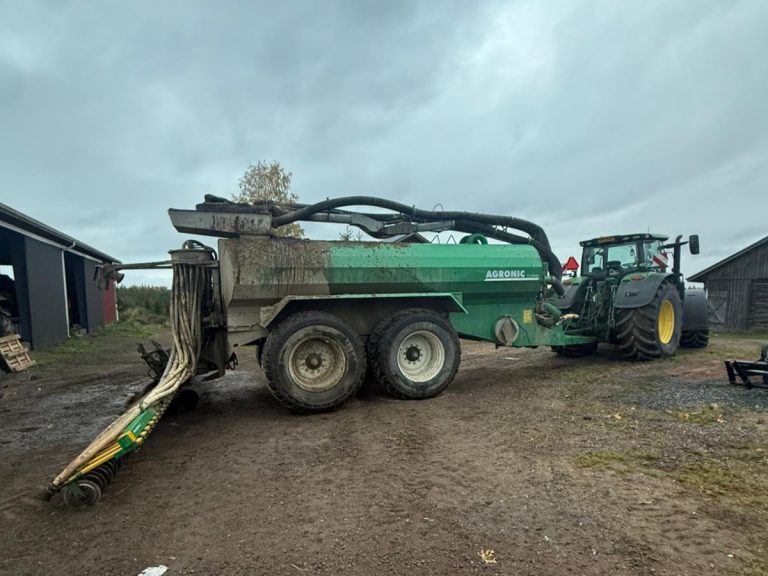 Agronic 17m³ + keskikuormain + kiekkomultain 8m